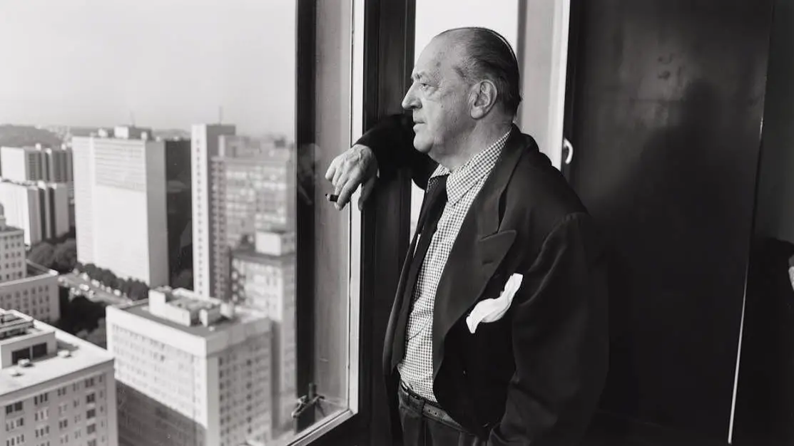 لودویگ میس ون در روهه (Ludwig Mies van der Rohe)